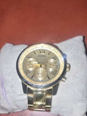 Guess Gold Tone Men's Chronograph Bracelet Watch Really Nice Watch. Nwot